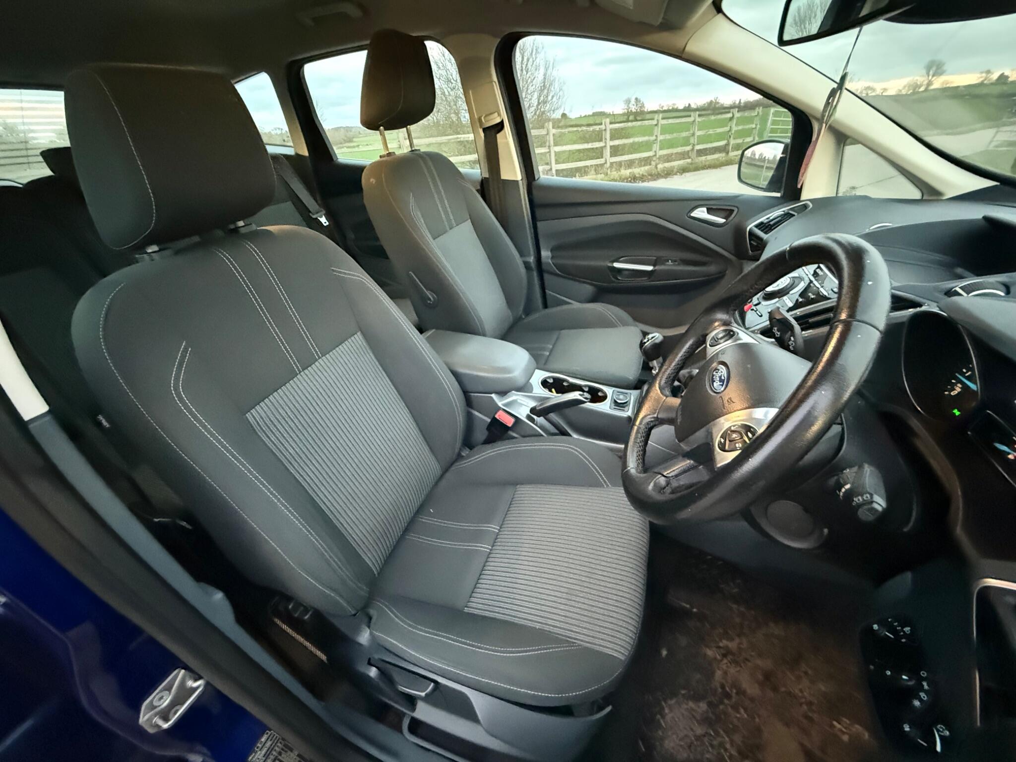 Ford C-Max 1.6 TDCi Titanium Euro 5 5dr — photo 90 of 104